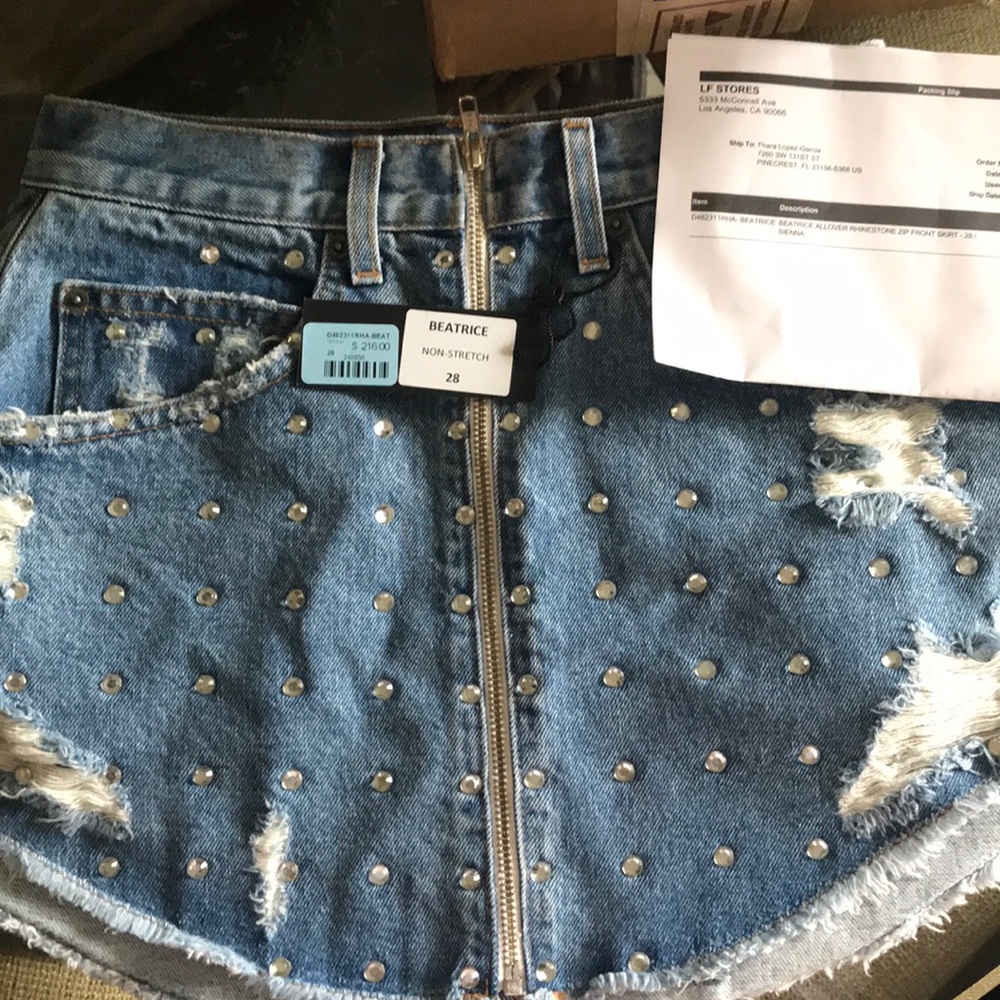 NBW-with tags. CARMAR-Denim skirt w/ bling Sze 28